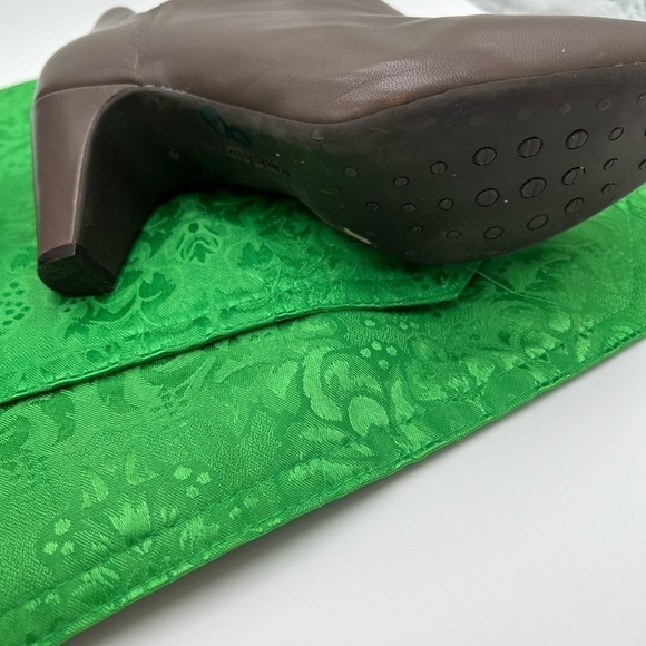 Size 8 Easy Spirit - Picture 4 of 5